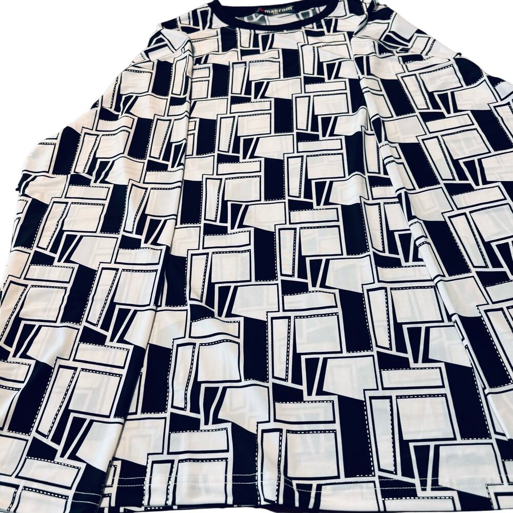 Women' s Top Bold Basic Patterns, Chic with Uptown Style Size XXL by Makrom